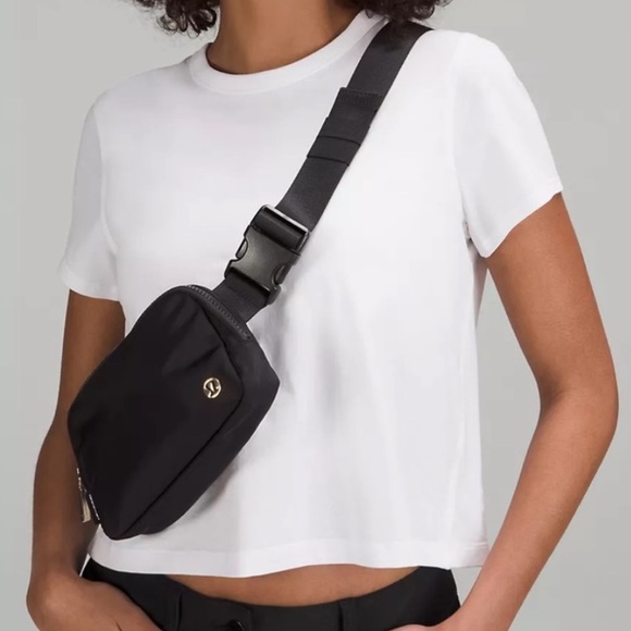 Lululemon Everywhere Belt Bag with Gold Logo - Picture 2 of 10